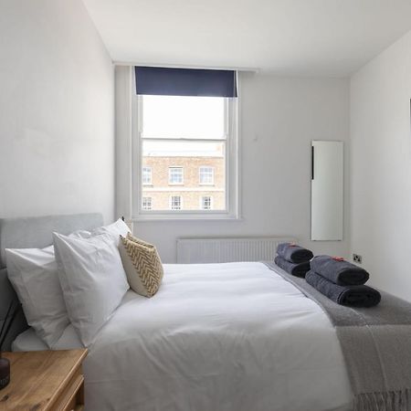 Beautifully Presented Newly Renovated City-Centre Apartment In Челтнъм Екстериор снимка
