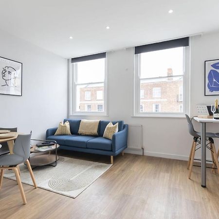 Beautifully Presented Newly Renovated City-Centre Apartment In Челтнъм Екстериор снимка