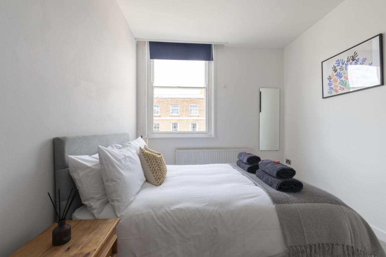 Beautifully Presented Newly Renovated City-Centre Apartment In Челтнъм Екстериор снимка